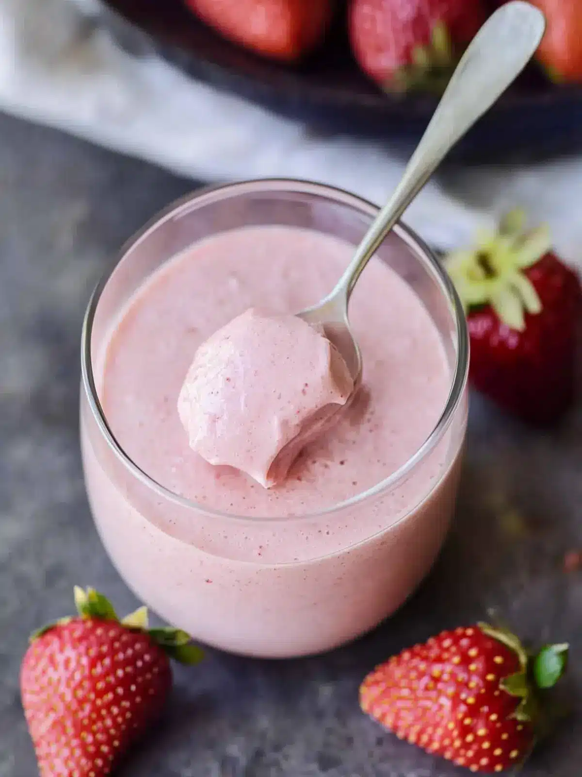 Delicious Strawberry Mousse: A Light & Creamy Treat You'll Love 3 Strawberry Mousse