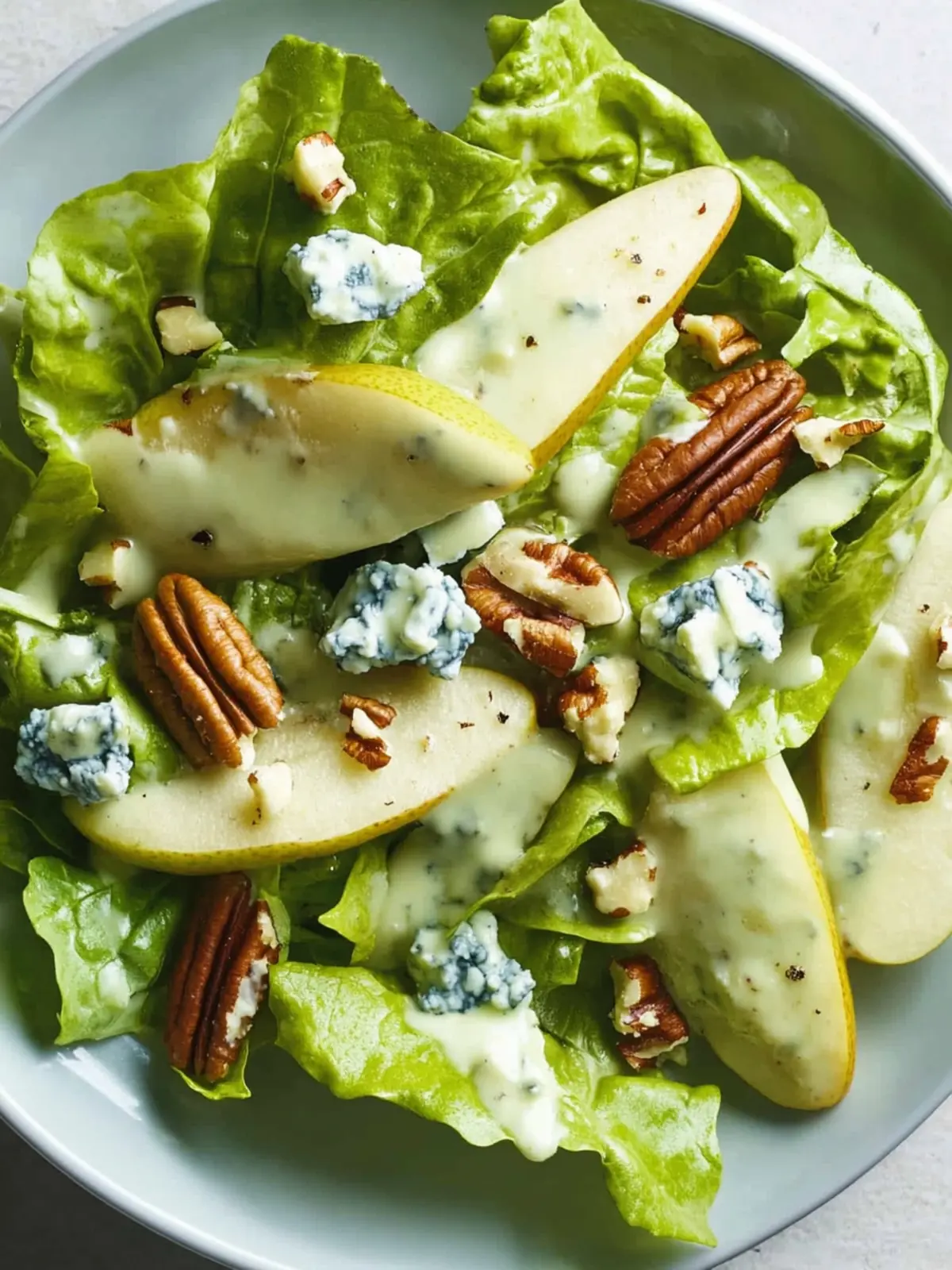 Delicious Romaine Salad with Pears, Blue Cheese and Pecans 4 Romaine Salad with Pears, Blue Cheese and Pecans